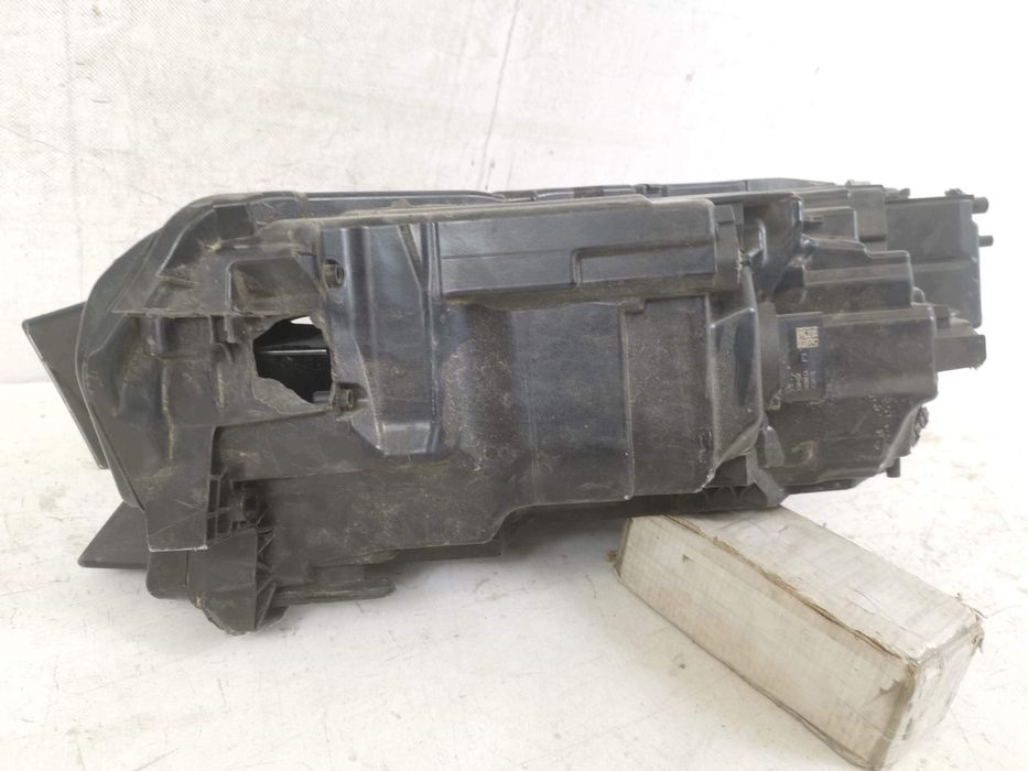 Skoda Octavia 4 / Skoda Octavia 4 [No year provided] Дясна фара Full L