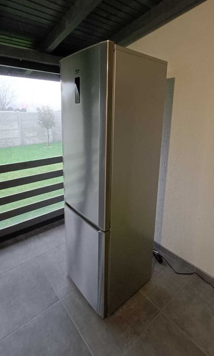 Combina frigorifica Beko Nofrost gri inox toate accesoriile incluse