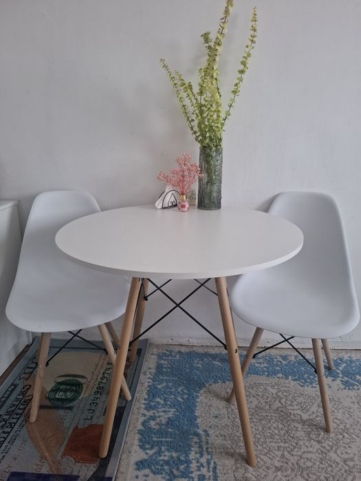 Стол со стульями