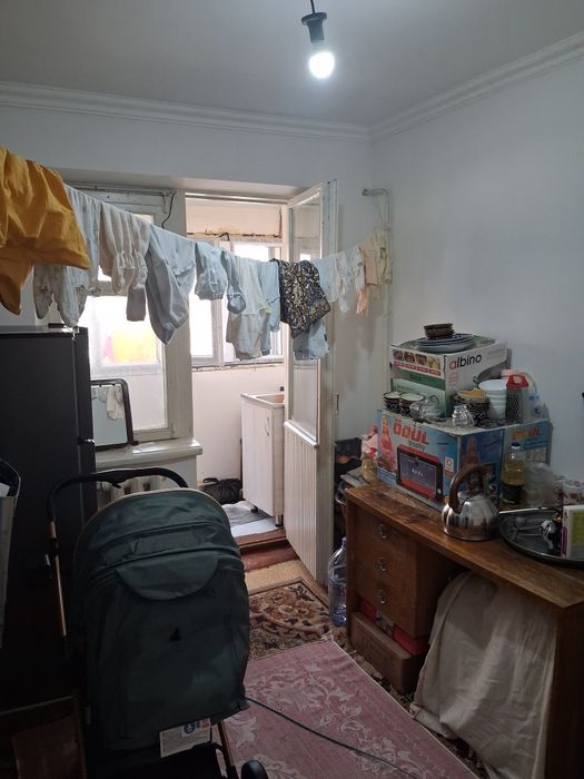 Чилонзор 4 квартал 1 хона 2 хона қилинган квартира сотилади