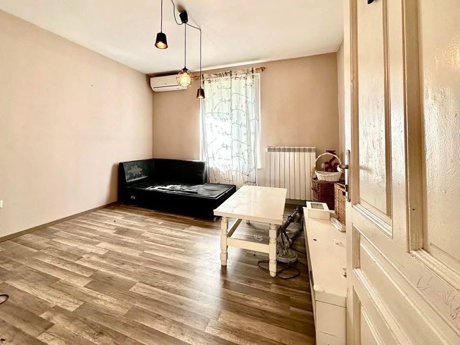 Дава се под наем Тристаен апартамент в София, Център - 86 кв.м за 797.64 € - Снимка #2