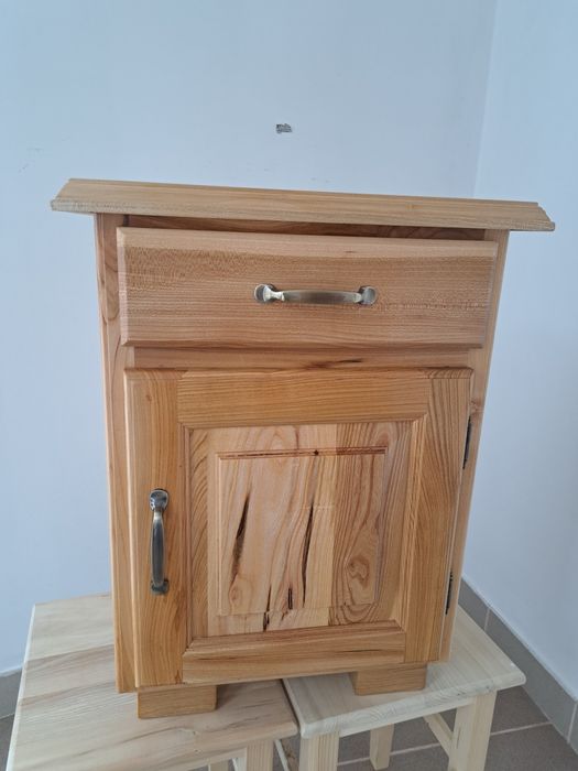 Noptieră lemn masiv (cireș)