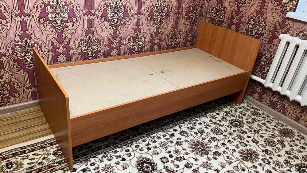 Кроват сатылады..