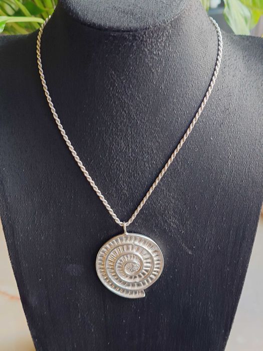 Pandantiv spirală – ammonit stilizat din argint