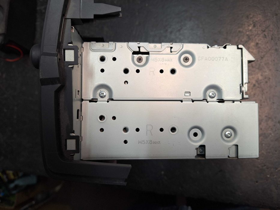 авторадио CD MP3 за TOYOTA RAV4 CQ-TT3571A в перфектно състояние