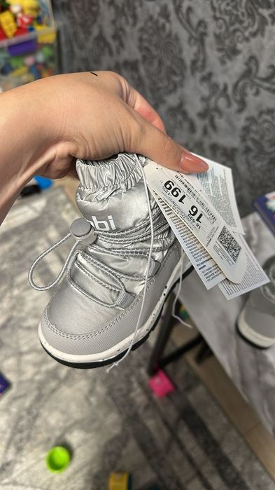 Продам детские зимние блтинкиг