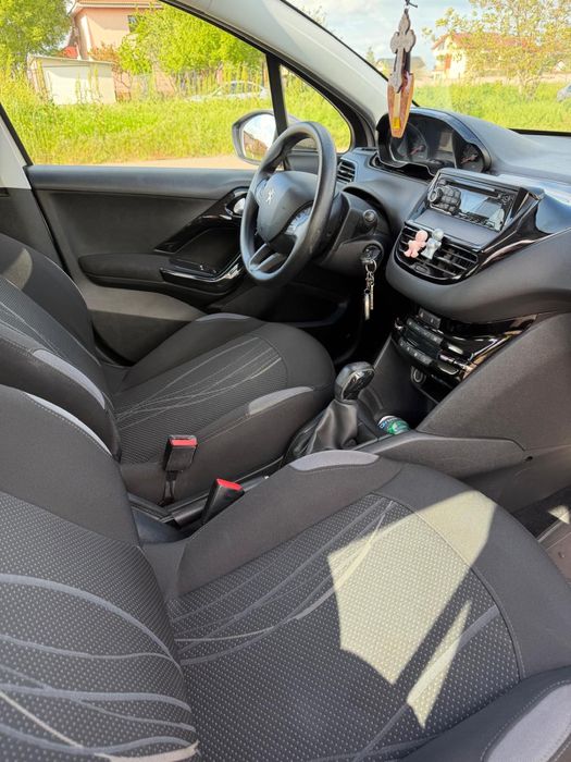 Autoturism Peugeot 208 in stare foarte buna
