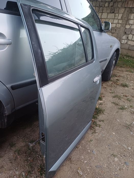 Ușă sandero 2008 stânga spate și pasaje stânga dreapta