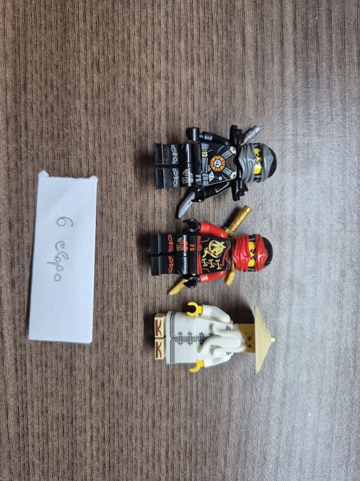 Лего нинджаго фигурки от различни години и сетове за продажба.