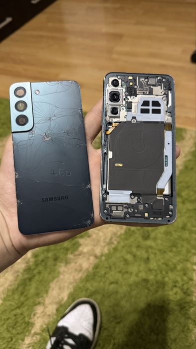 Samsung S22 128 gb 8 gb ram cu sticla spate sparta/ schimb