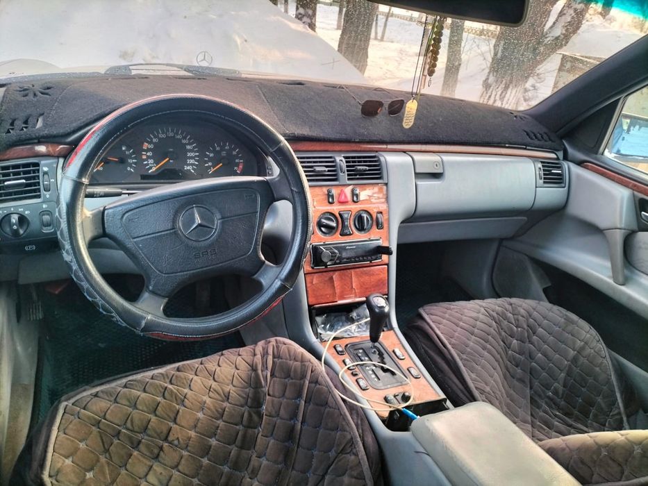 Продам мерс Е200