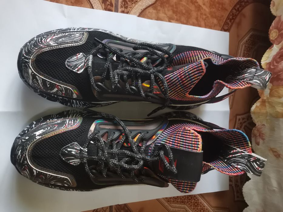 Adidași moderni ușori