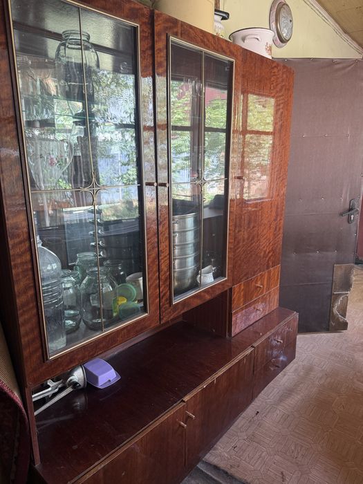 Сервант б/у, хорошего качества