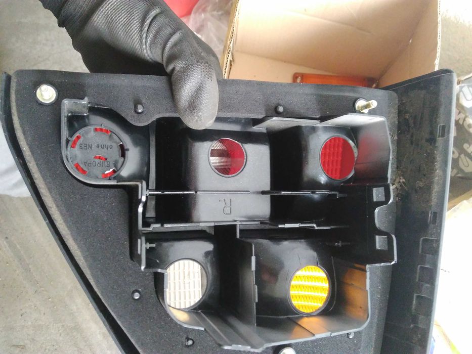 Vand doua stopuri NOI, spate (stanga + dreapta) pentru VW Golf II