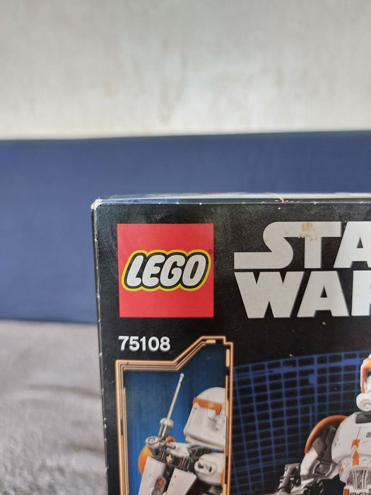 Vând LEGO Star Wars "Clone Commander Cody" 75108