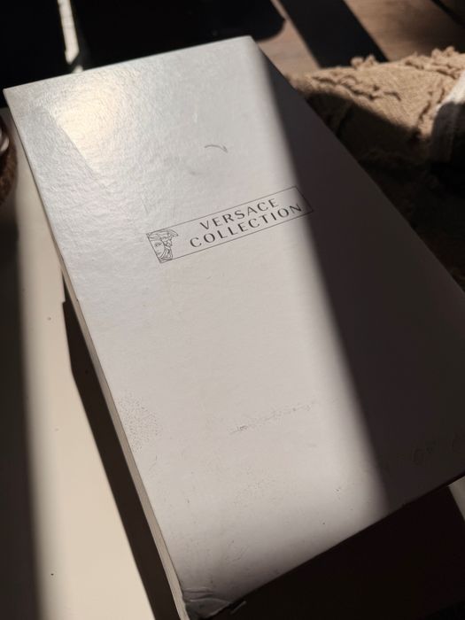 Продавам чисто нови мъжки мокасини Versace Collection