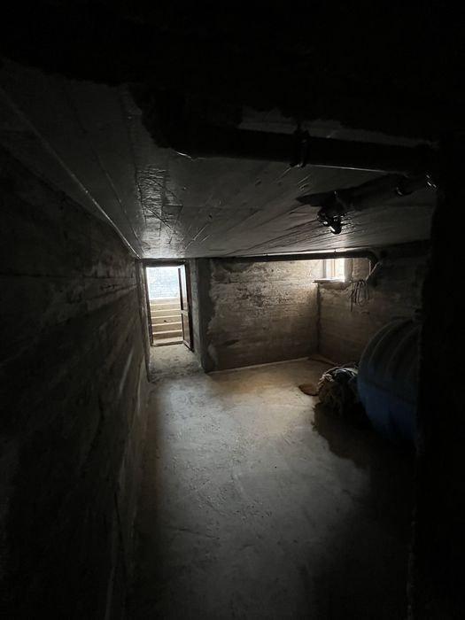 Nazarbek, Turkiston mahallasida uy sotiladi