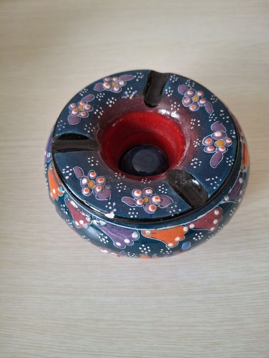 Керамическая пепельница