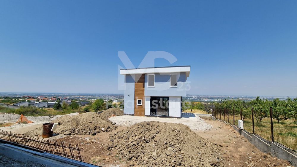 Двуетажна къща с ТРИ СПАЛНИ, завършена до ключ в Марково!