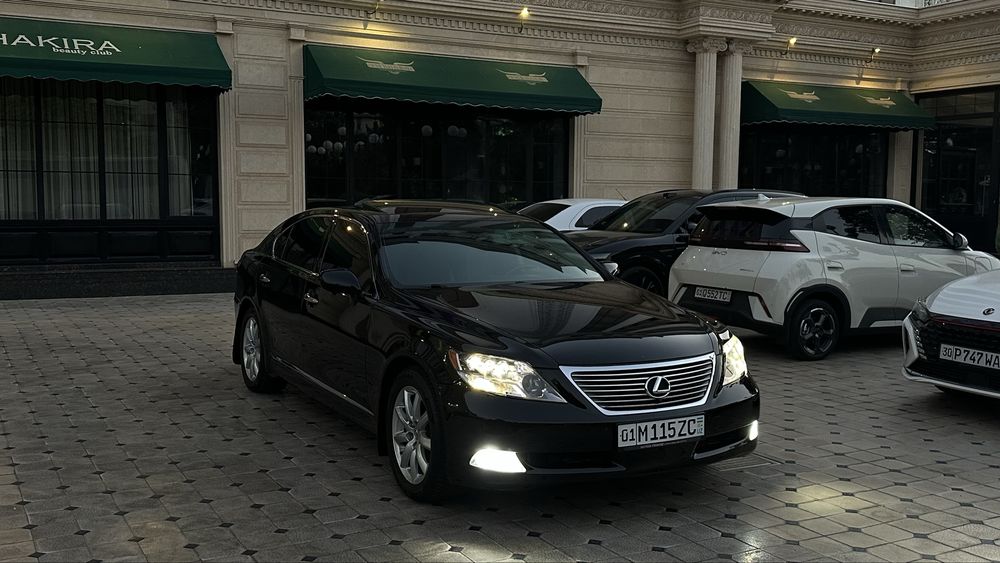Lexus LS600HL 4wd  2008 года выпуска