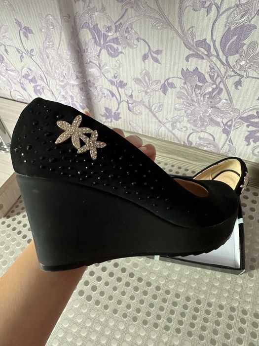 Туфли черные на платформе в отличном состоянии