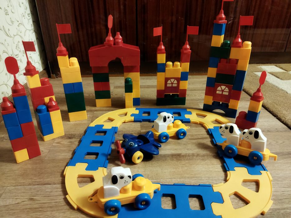 Конструктор из крупных деталей