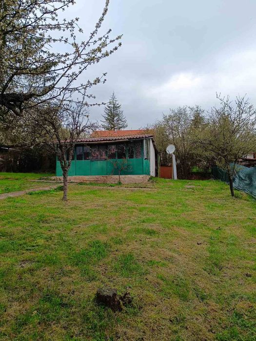 Уютна вила с голям двор и овощна градина в с. Макоцево