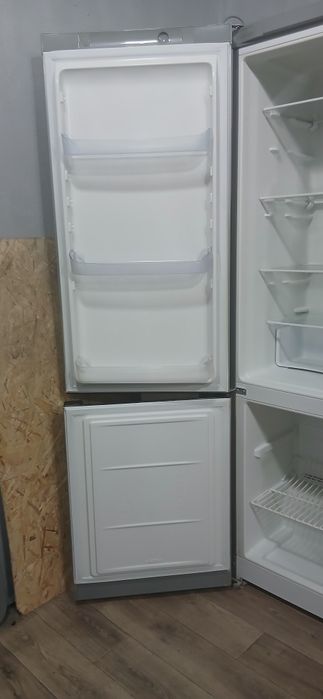 Продам полностью рабочий холодильник