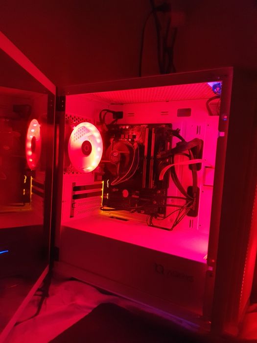 Vând unitate pc gaming