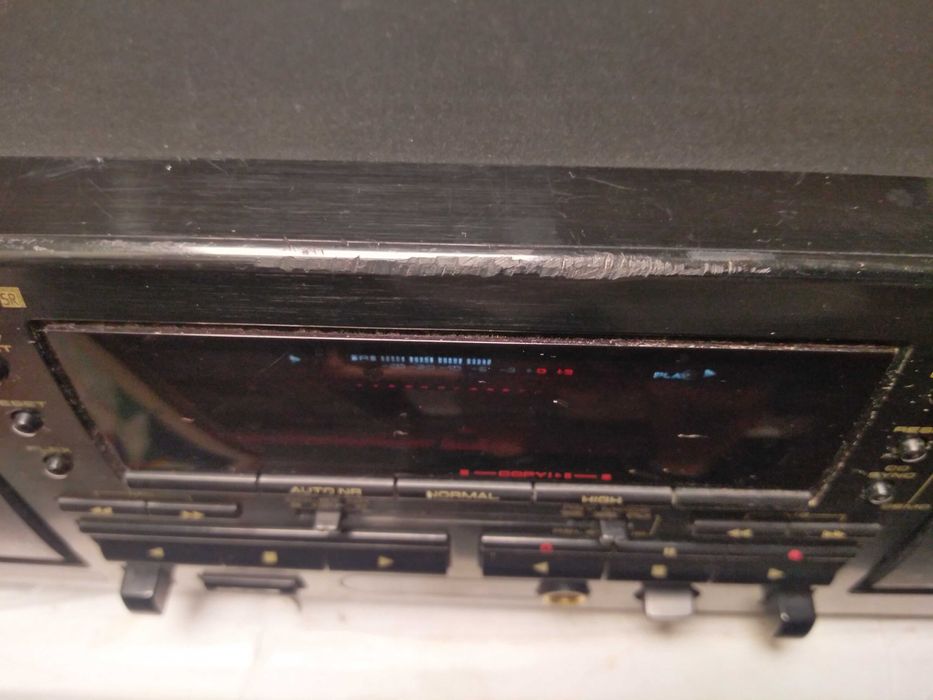 Pioneer CT-W 503R
Двукасетъчен реверсен дек