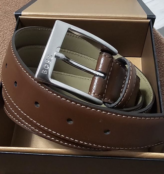 Curea Hugo Boss maro