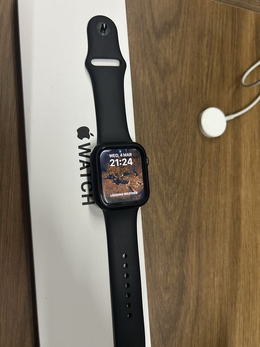 Apple watch SE 44mm пълен комплект