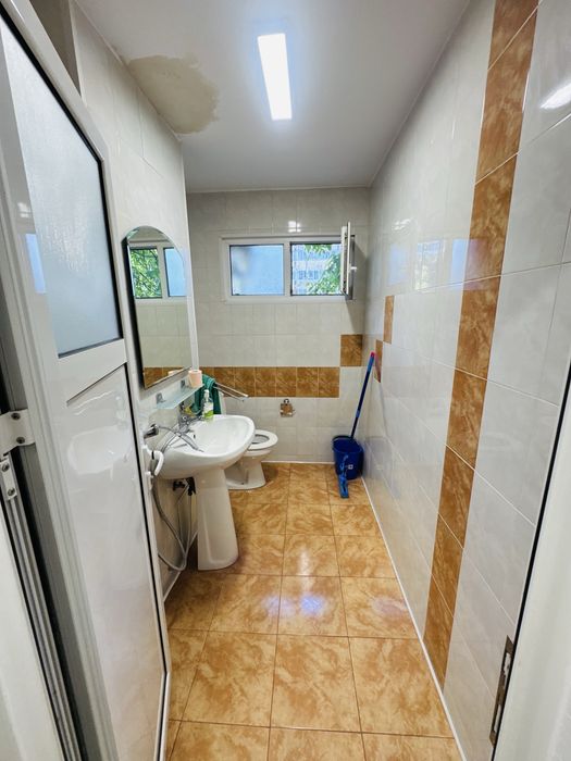 Spatiu Comercial/Birouri Podu Ros 62 mp  de Inchiriat
