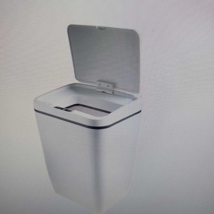 Мусорное ведро с сенсором.
