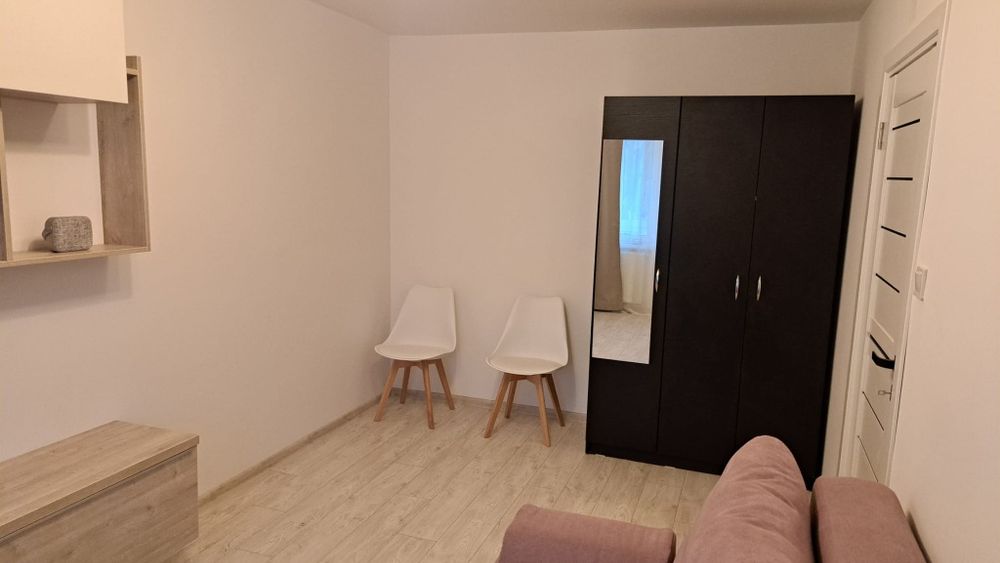 Închiriez garsoniera