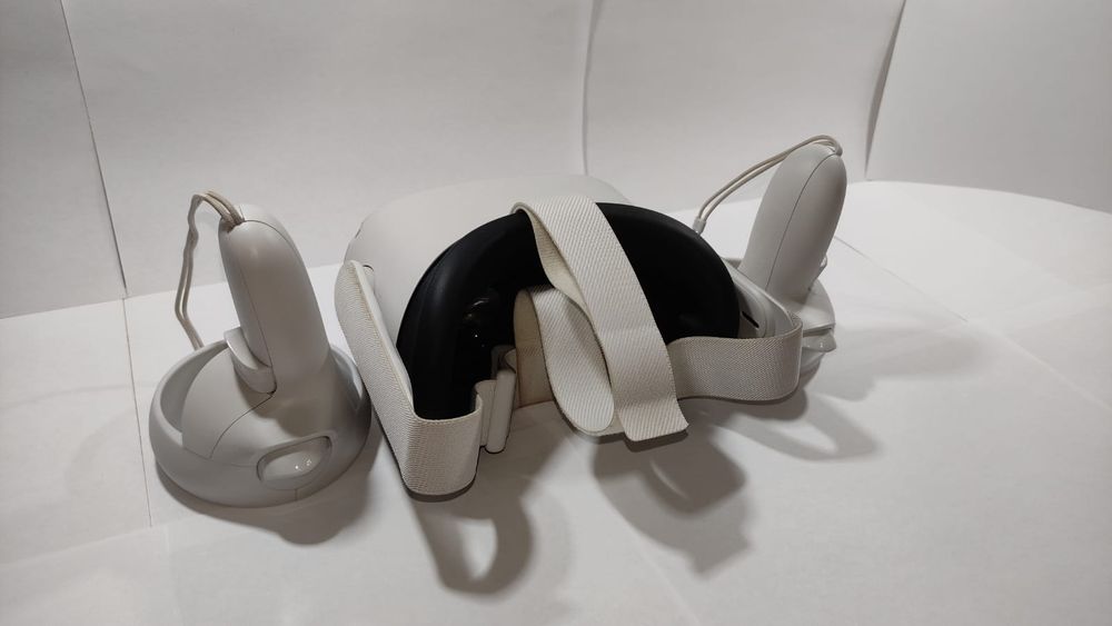 Продаются VR очки  Oculus quest 2