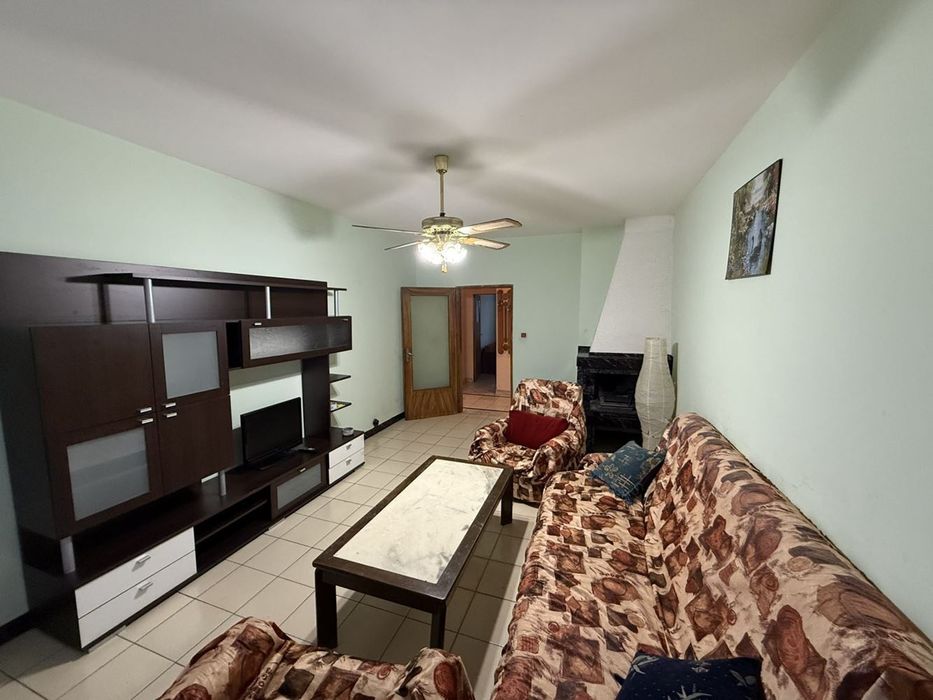 ДВУстаен апартамент! ж.к. Хаджи Димитър! Комуникативна локация!