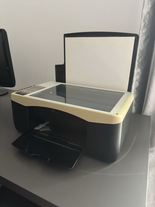 Vand imprimanta HP color si alb-negru