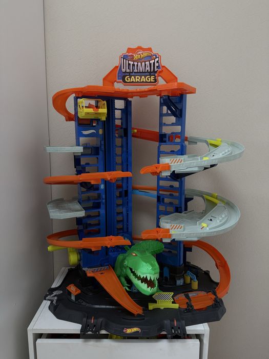 Трек Hot wheels garage