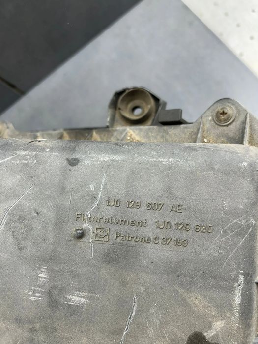 Carcasa filtru aer 1J0129607AE Volkswagen VW Golf 2002