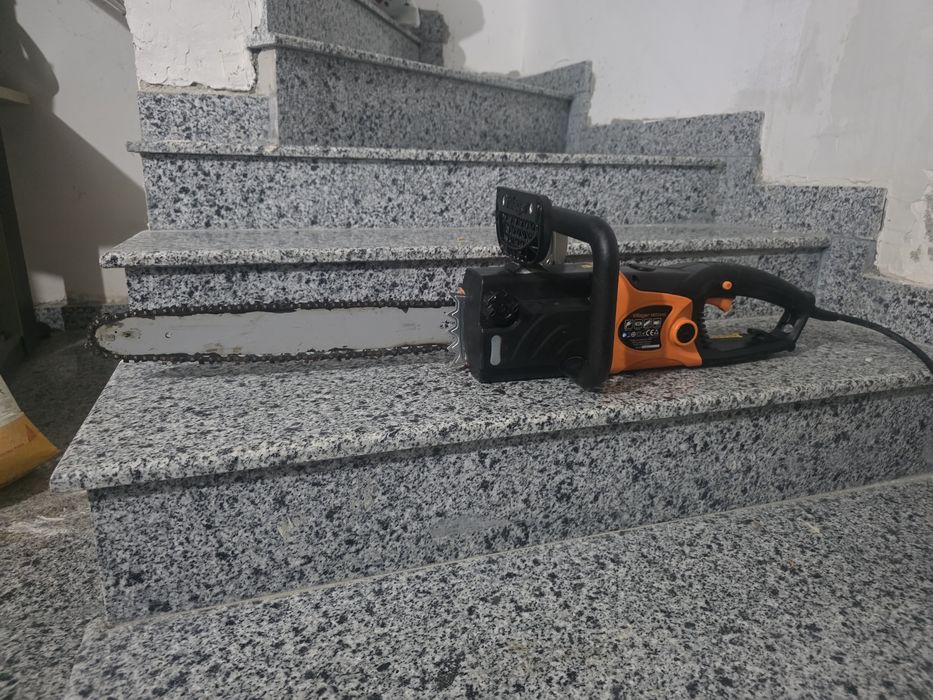 Fierastrau electric cu lant (drujba) Villager VET 2440, 2400W, 14m/s, bara ghidare si lant Oregon