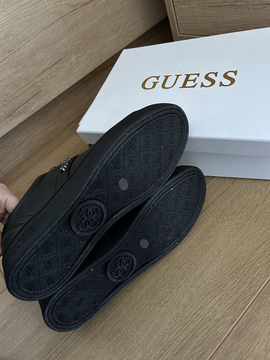 НОВИ Обувки GUESS 40 номер