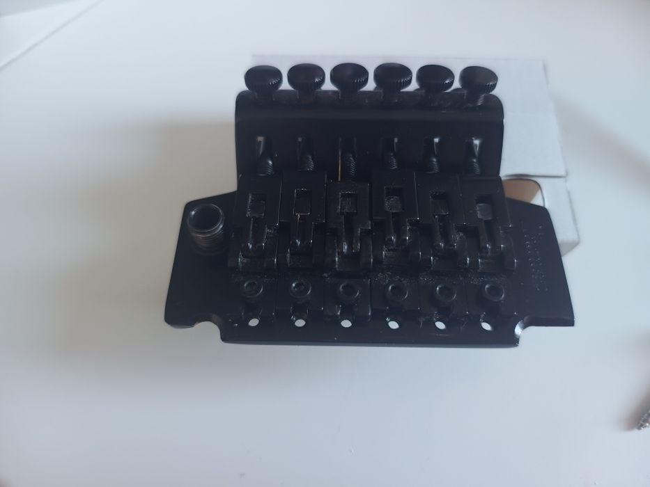 Sistem Floyd Rose bine întreținut + accesorii
pret: 500 lei