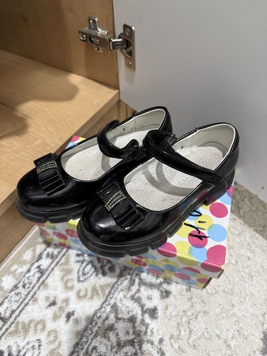 Продам детскую обувь