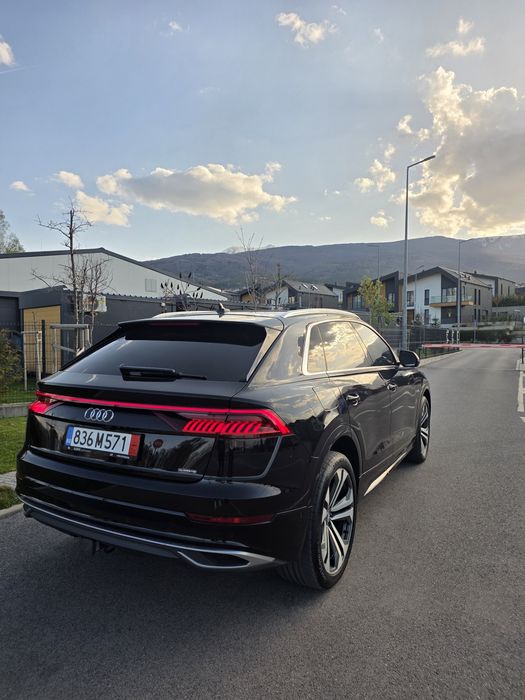 Audi Q8 3.0 340 коня с масаж, хед ъп, 22ки ковани на 25.2 в България