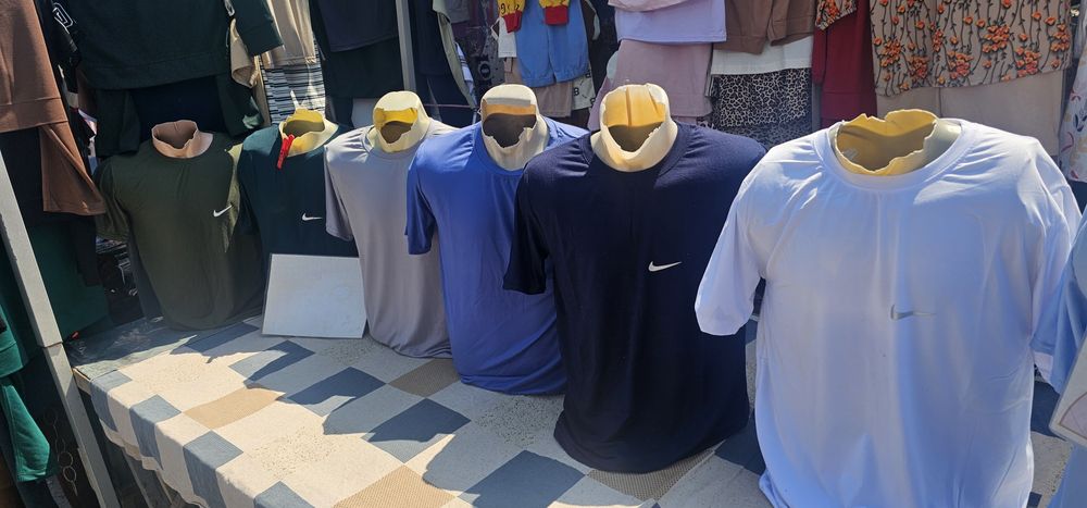 Erkak va ayollar uchun fudbolka