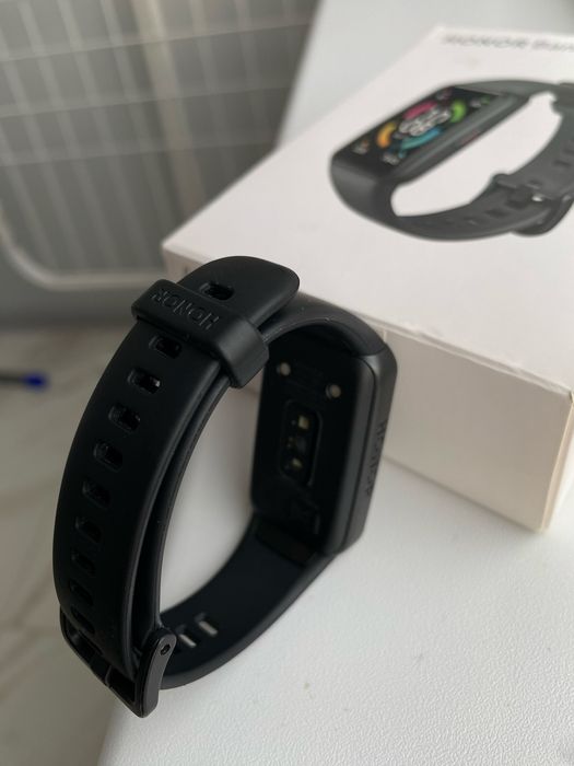 Фитнес-браслет HONOR Band 6
