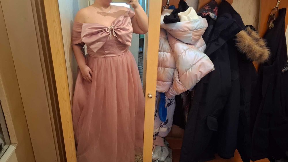 Официална рокля, подходяща за бал, сватба или друг специален повод