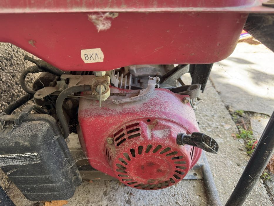 Бензинов генератор