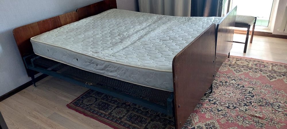 Продам кровати с матрасом